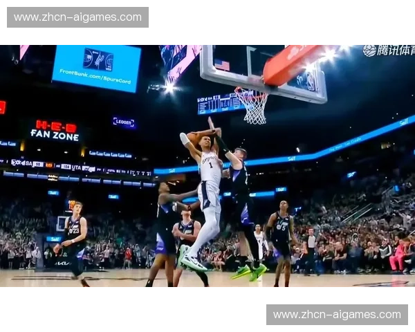 文班亚马封盖后快攻扣篮，马刺主场气势如虹